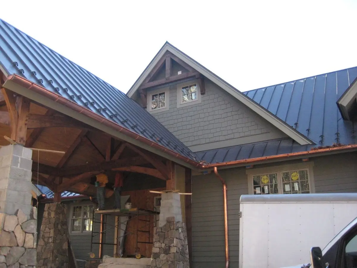 Craftsman Roofing team delivering quality roofing work in Bolsa Verde